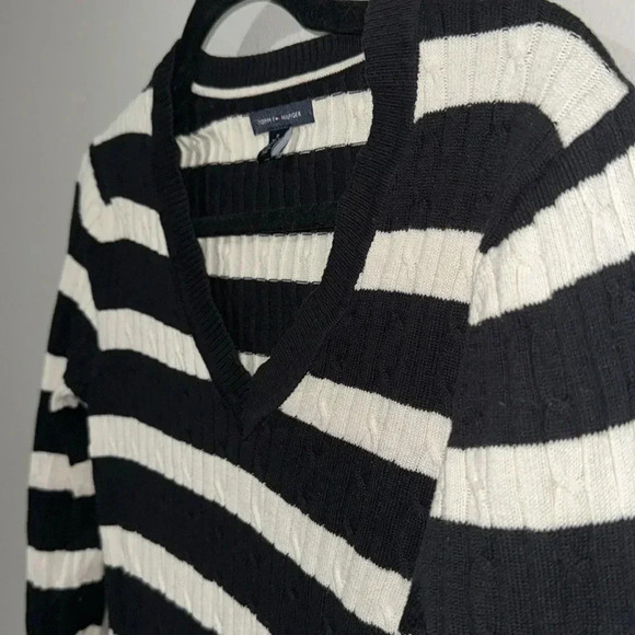 Tommy Hilfiger Cotton Knit Vneck Sweater - Medium. Excellent condition. - Picture 6 of 8